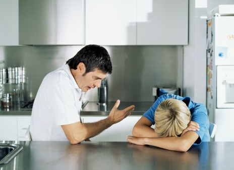 孩子为什么不听话，因为你不会批评